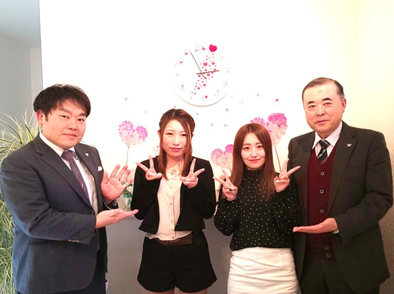 昨日は新サービス「れい＆みきのウキウキお見合い診断❤」のＰＲ用写真撮影会！！ ハピネス佐賀店に全員集合です(*^^)v