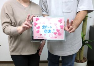 またまたハピネスのご成婚です！！ 幸せ一杯のお二人がご成婚手続きにご来店されました💕 女性会員様はなんと３ヶ月ちょっとでのご成婚です(*^^)v