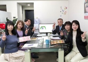 毎週火曜日はスタッフミーティング！ 今週も私たち６人が久留米本店に集合しちゃいました！ハピネスは会員様を一人にはしませんからね(*^^)v