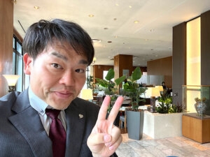 先週は久しぶりにハピネスの会員様同士のお見合いの応援にお伺いしました！ ホテルに到着するとお二人の出会いを後押しするようなオメデタイことが…(/ω＼)