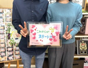 寒さを吹き飛ばす熱々ラブラブなお二人がご成婚手続きにご来店されました❣️ 福岡と岡山の遠距離を愛の力で乗り越えてあっという間のご成婚でーす✨