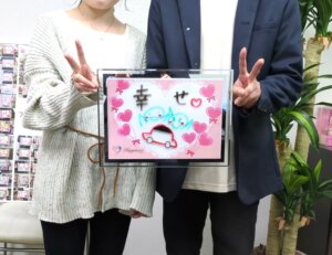 頼りがいのある彼と癒される感じの彼女。居心地満点のお二人がご成婚手続きにご来店されました。お二人につられて私も笑顔一杯で~す(#^.^#)