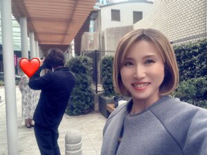先週末は3名の女性会員さまのプロフィール写真撮影会でした❣️ 爽やかな婚活服でみなさん魅力的な花咲く写真が撮れましたー💕