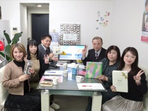 毎週火曜日はスタッフミーティング! クリスマスまであと2週間となりました(^^♪ ハピネスの会員のみなさんが楽しいクリスマスを迎えられるように私たちも頑張ります(*^^)v