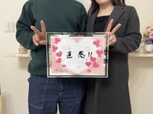 またまた嬉しいご報告です！ 直感で「この人だ」と思える人に出会えてあっという間に結婚が決まりました💕 幸せ一杯のお二人がご成婚手続きにご来店されました(#^^#)