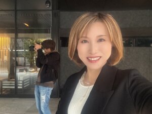 色白でとても可愛い女性会員さまのプロフィール写真撮影会と婚活勉強会でした❣️ 今年の8並びの8月8日のプロポーズを目指して婚活スタートです✨