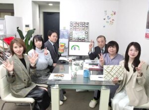 毎週火曜日はスタッフミーティング! 桜の季節も過ぎてポカポカ陽気(^^♪ みなさ~ん! いよいよ婚活の季節到来ですよー(^O^)/