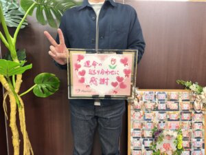 彼女の誕生日のサプライズプロポーズは大成功(*^^)v 穏やかでとても優しい男性会員さまが満面の笑顔でご成婚手続きにご来店されました✨