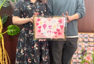 出会った瞬間「ビビッ✨」そんなお二人がご成婚手続きにご来店されました！ すでに新婚夫婦の様な和やかな雰囲気で私の喜びも２倍で～す💕