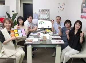毎週火曜日はスタッフミーティング! ハピネスの会員のみなさんに幸せを掴んでいただくために、毎週私たち6人が久留米本店に集まって話合っています(*^^)v