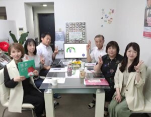毎週火曜日はスタッフミーティング！ 今週も私たち６人がハピネス久留米本店に集合して、会員のみなさんの婚活が順調に進むようにしっかり話合いました(*^^)v