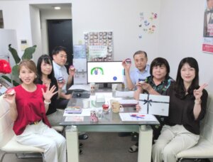 毎週火曜日はスタッフミーティング! 毎日暑い日が続いていますが、会員のみなさんは元気に頑張っておられますので、私たちのサポートにもつい力が入ります(*^^)v