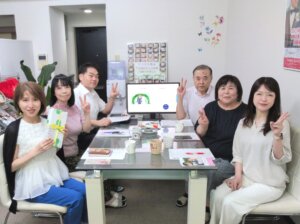 毎週火曜日はスタッフミーティング! 今年もいよいよ後半に入りました。今年中に自分にピッタリの結婚相手を見つけたい方はぜひハピネスにご相談ください(#^^#)