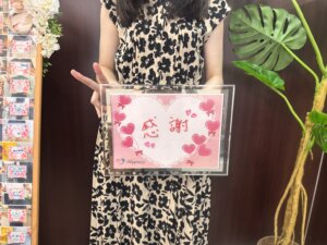 初めてのお見合いの彼と遠距離を乗り越えて結婚を決められた女性会員さま💕 そんな彼女が笑顔一杯でご成婚手続きにご来店されました(#^^#)