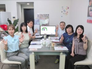 毎週火曜日はスタッフミーティング! 今週も会員のみなさんの幸せを願いながら、私たち6人で会員様のサポートについて話合いました(*^^)v