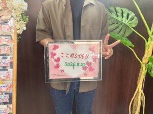 これがゴールではなくやっとスタートラインに立ったところです! 男性会員さまが満面の笑顔でご成婚手続きにご来店されました(^O^)/