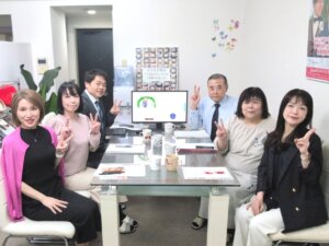 毎週火曜日はスタッフミーティング！ 今週も会員様の幸せを願い私たちメインスタッフ6人が久留米本店に集まって話合いを行いました(^O^)／